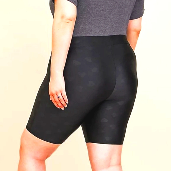 ❤️NWT VINTAGE TORRID VALENTINES DAY BIKE SHORTS - HEART PRINT - 9' HIGH WAIST - Picture 2 of 10